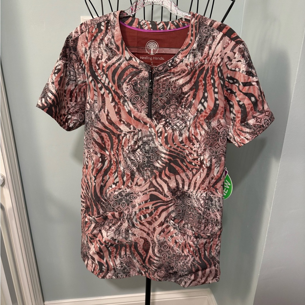 New Healing Hands Autumn Kiss Hidden Safari Small S women’s scrub top Gray Zip